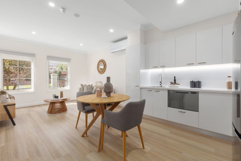 Delightful east-facing, spacious ground-floor one-bedroom apartment