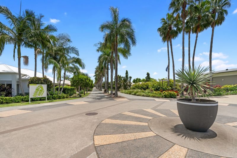 Style & Privacy - Spacious Three-bedroom Haven