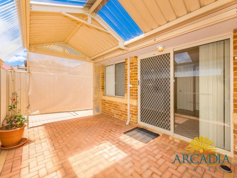 ARCADIA WATERS MADDINGTON - Close to the Clubhouse, with Stone Benchtops.