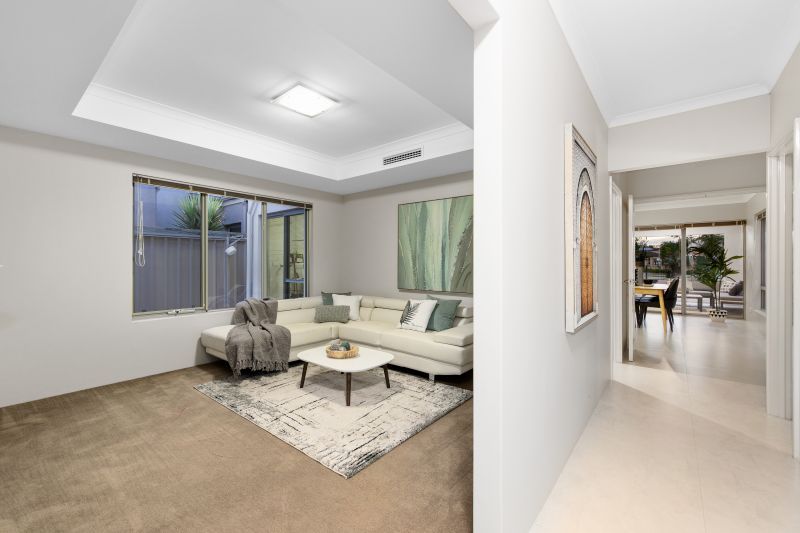 Spacious Riverside Family Retreat!