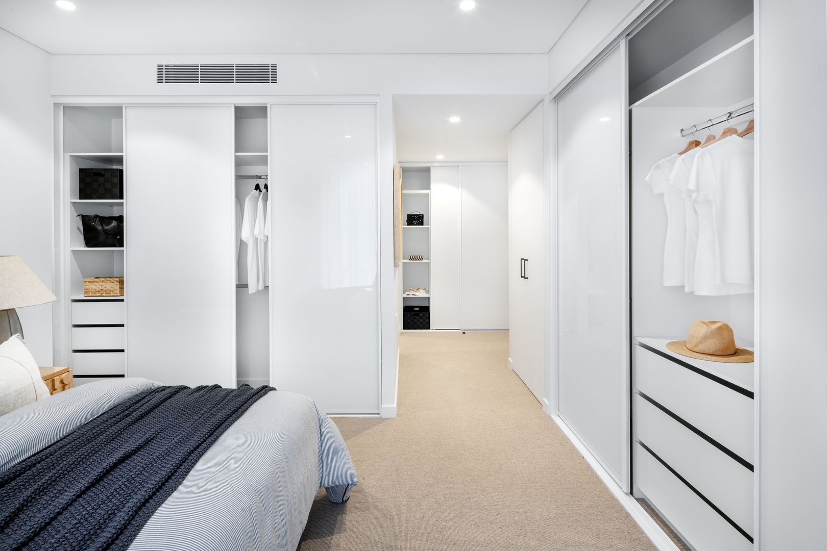 Spacious 2-bedroom apartment with private balcony & study nook
