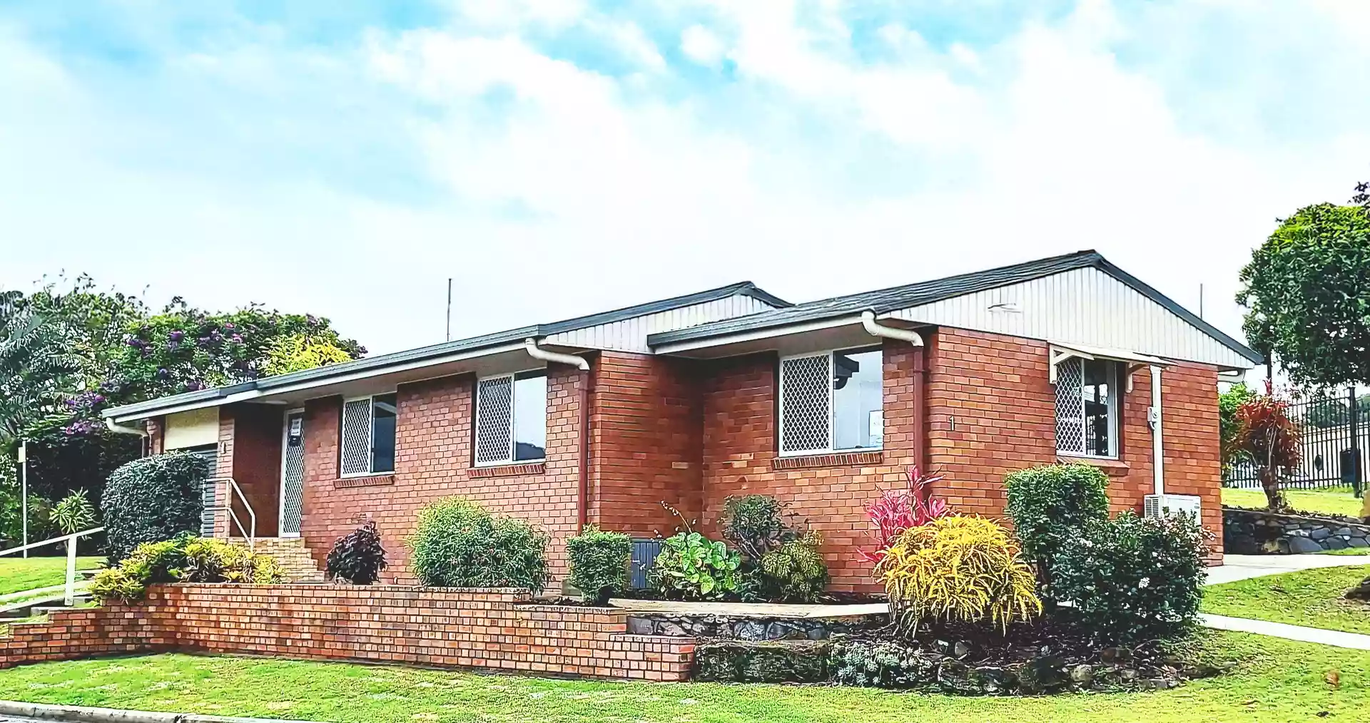 Charming Stand Alone Unit - Unit 1