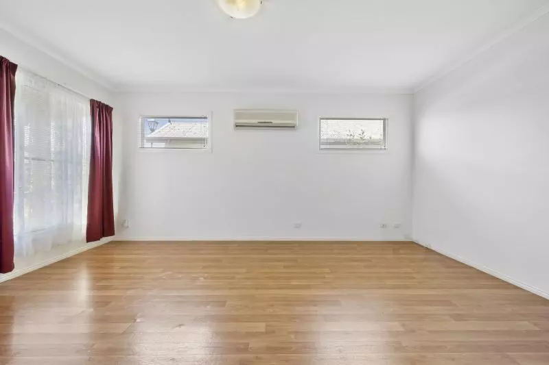 Newly Renovated- Cosy 2 Bedroom Home