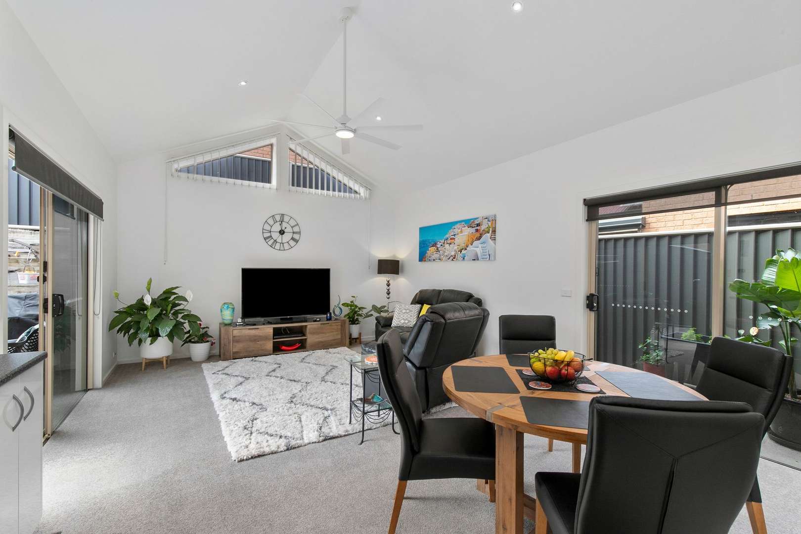 Renovated 2 Bedroom Villa with Views over Geelong