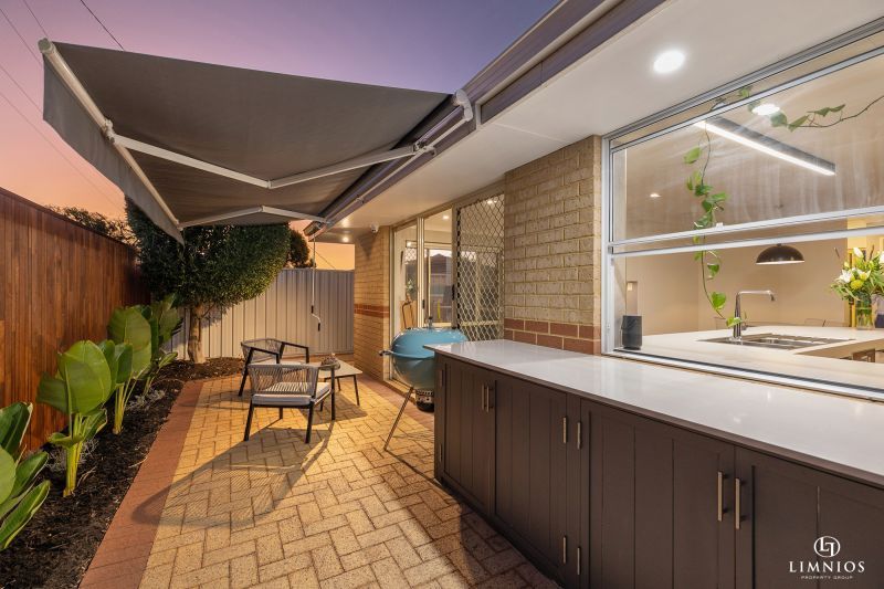 Standalone street front villa