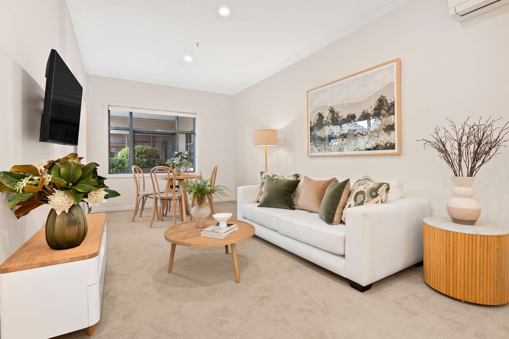 Ground-floor two-bedroom apartment!