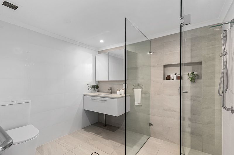 Newly renovated ground floor unit in perfect garden corner position.