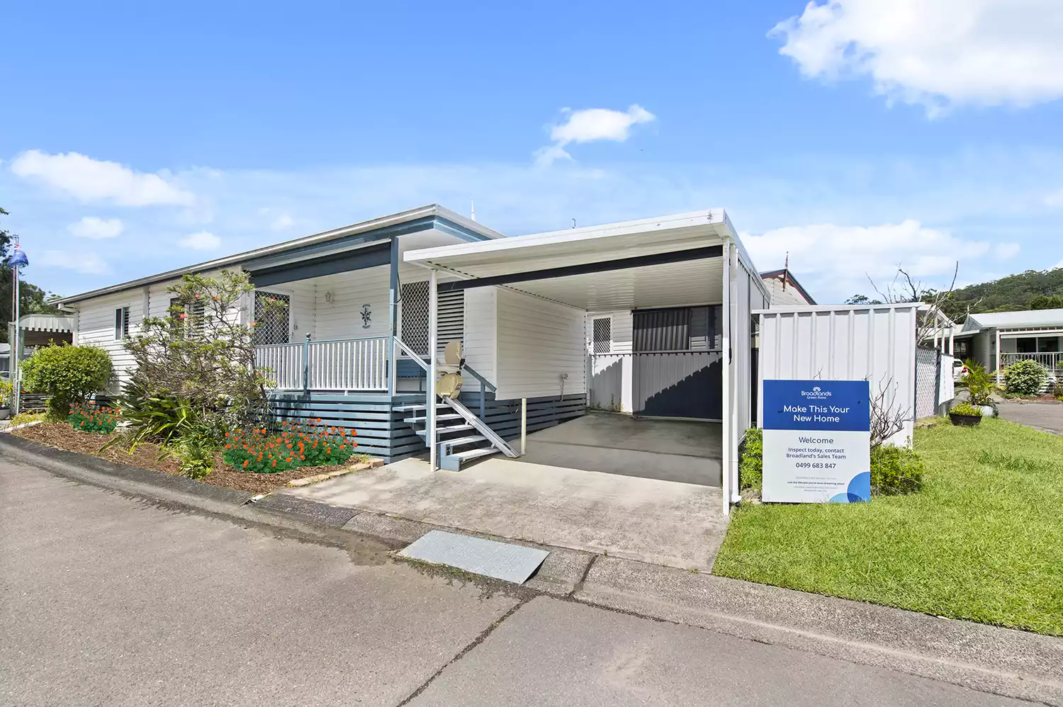 Beautiful Decor, Screened Outdoor Living Room - Big carport
