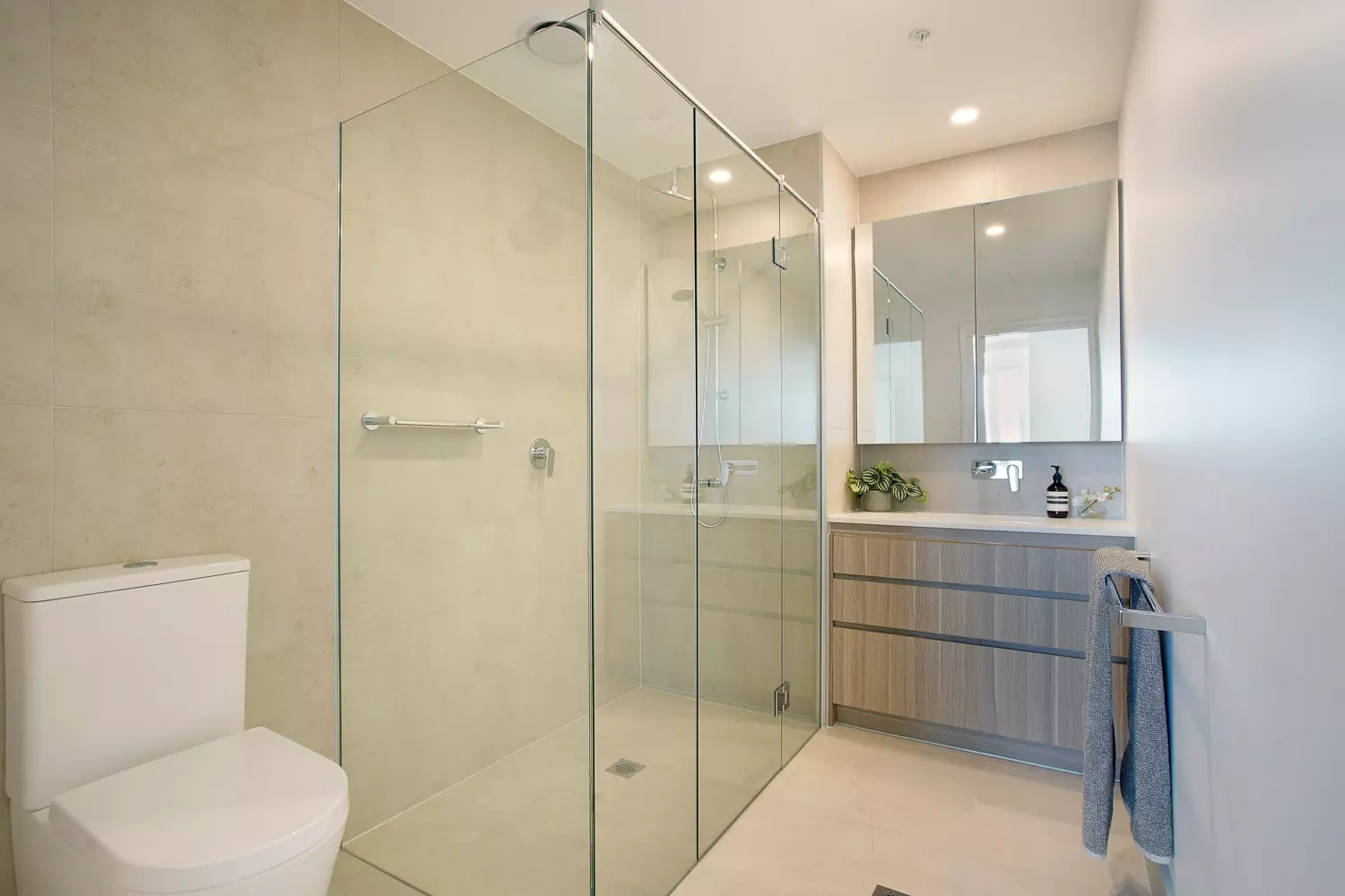  Stylish & Spacious in The Perfect Locale!