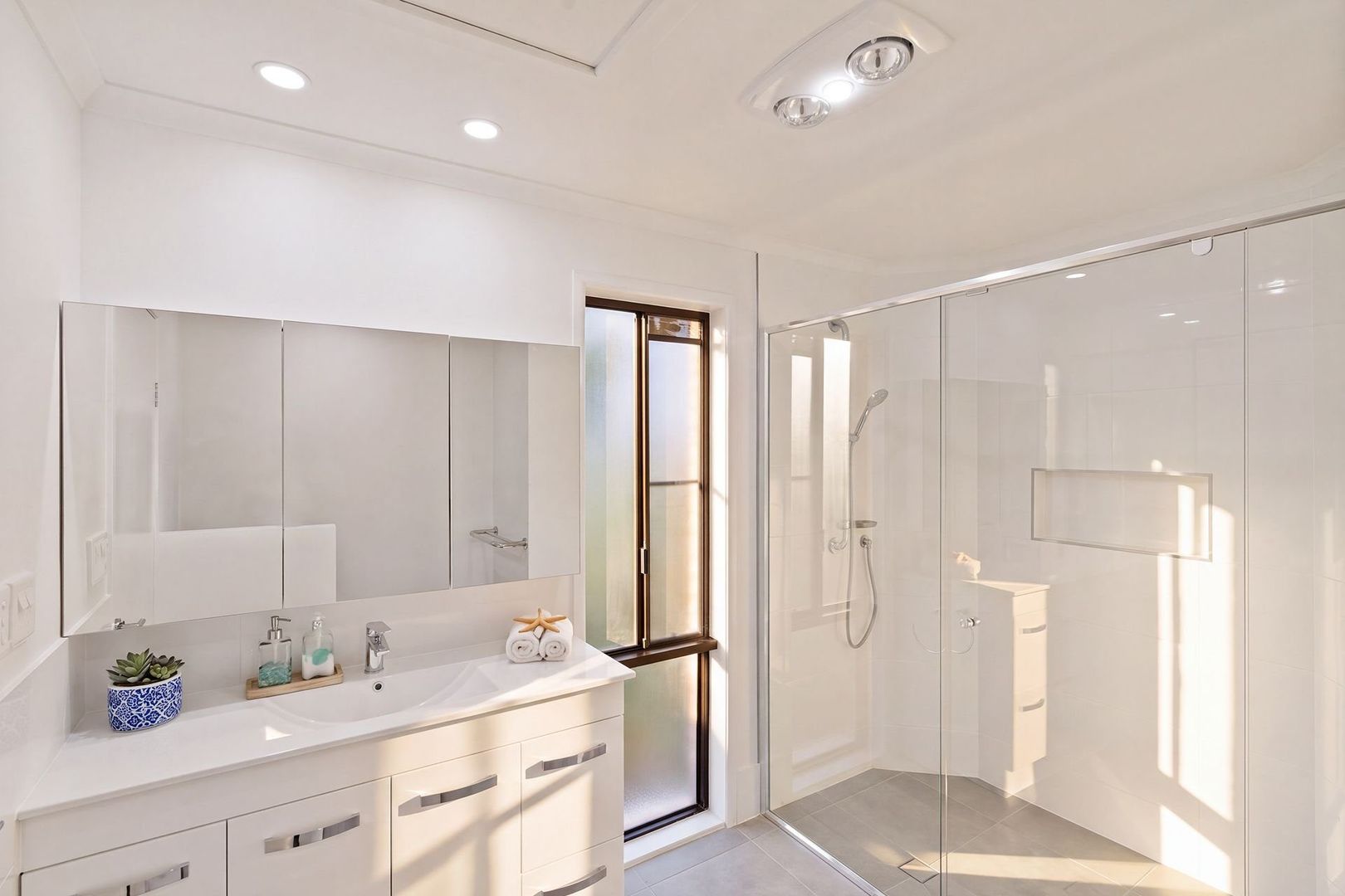 Bright and Comfortable Two-Bedroom Living – Available Now!
