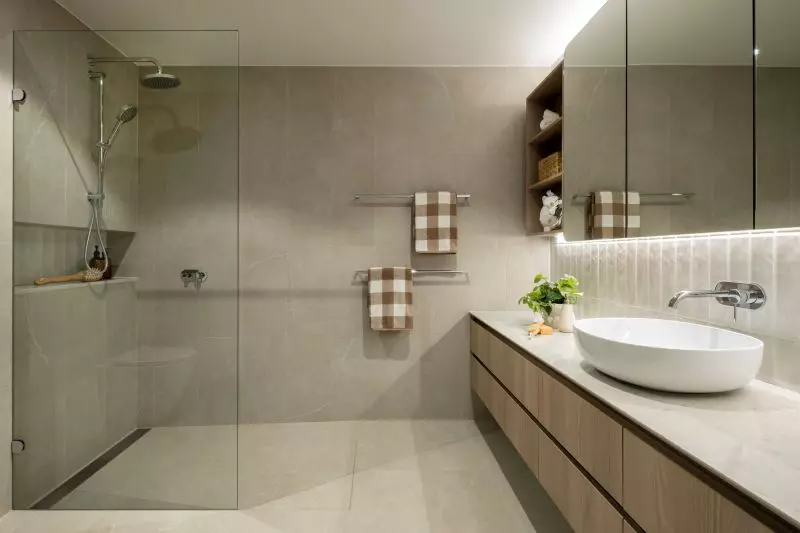 Spacious, light-filled 1-bedroom ground-floor apartment