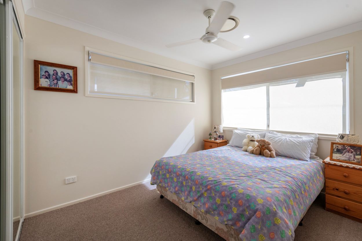 Home with Everything including a Double Garage - Palm Lake Yamba