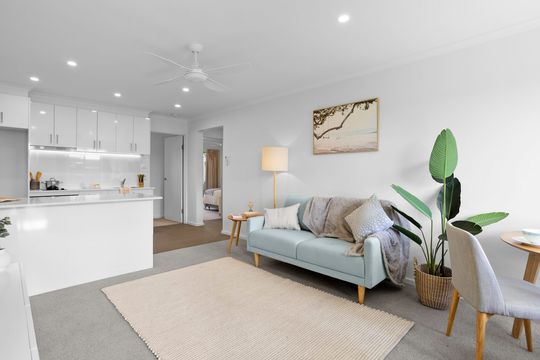 Beautifully Located Villa Near the Community Centre