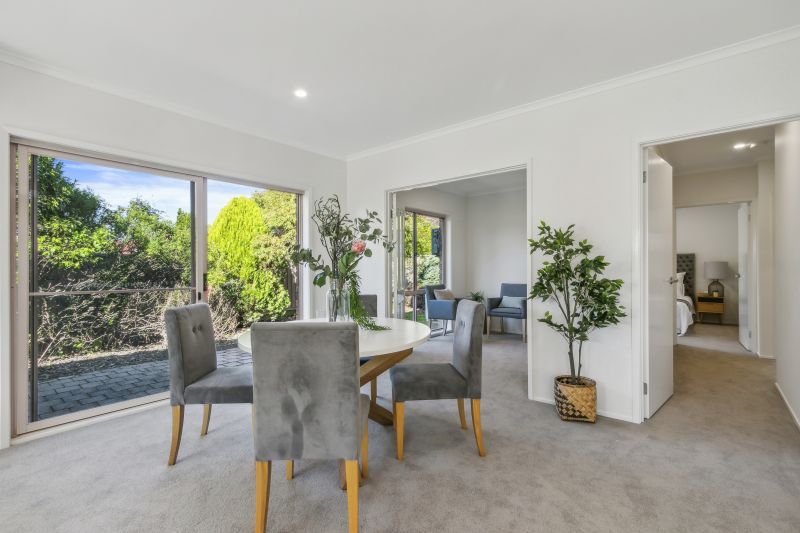 Beautifully refurbished 2-bed plus study villa