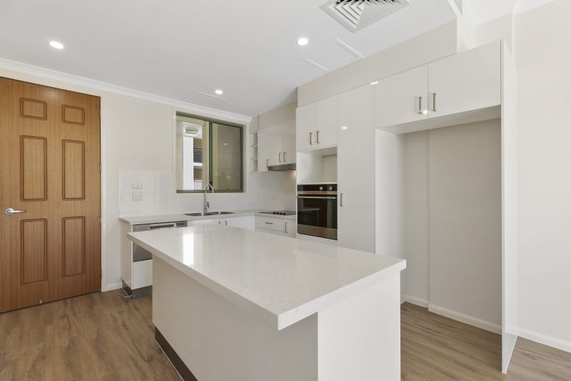 Light-filled one-bedroom apartment with study