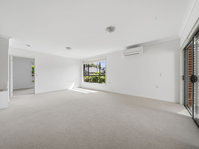 Beautifully Presented Corner Villa