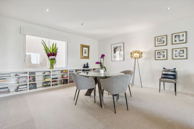 Spacious, north facing 2 bedroom apartment!