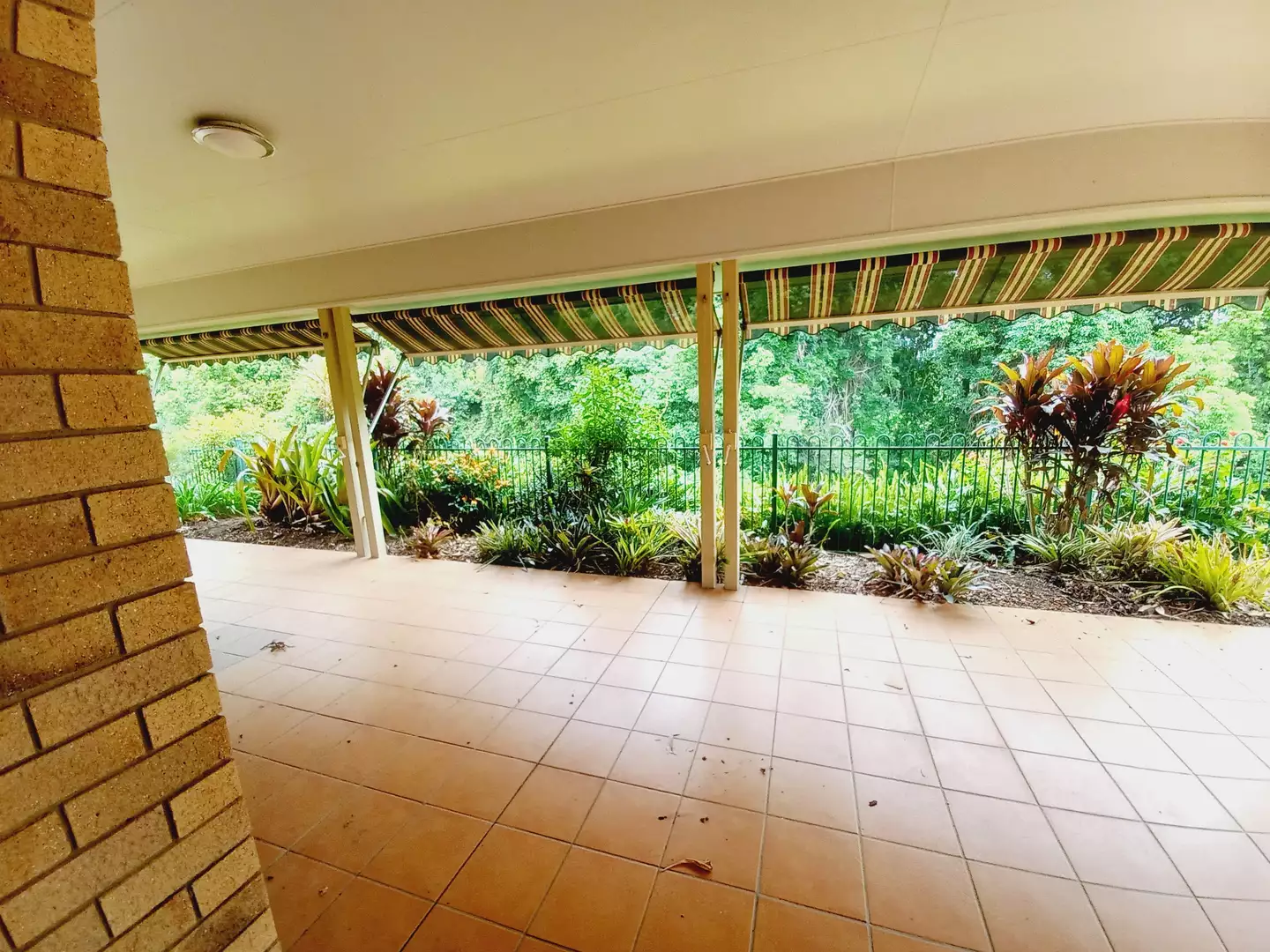 Stunning 3 bedroom stand alone home