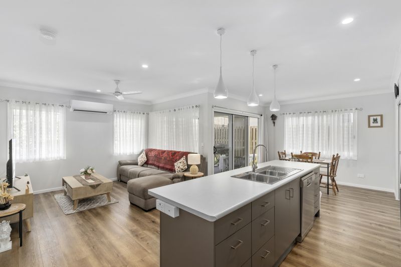 Elegant 2 Bedroom + Study - Near New