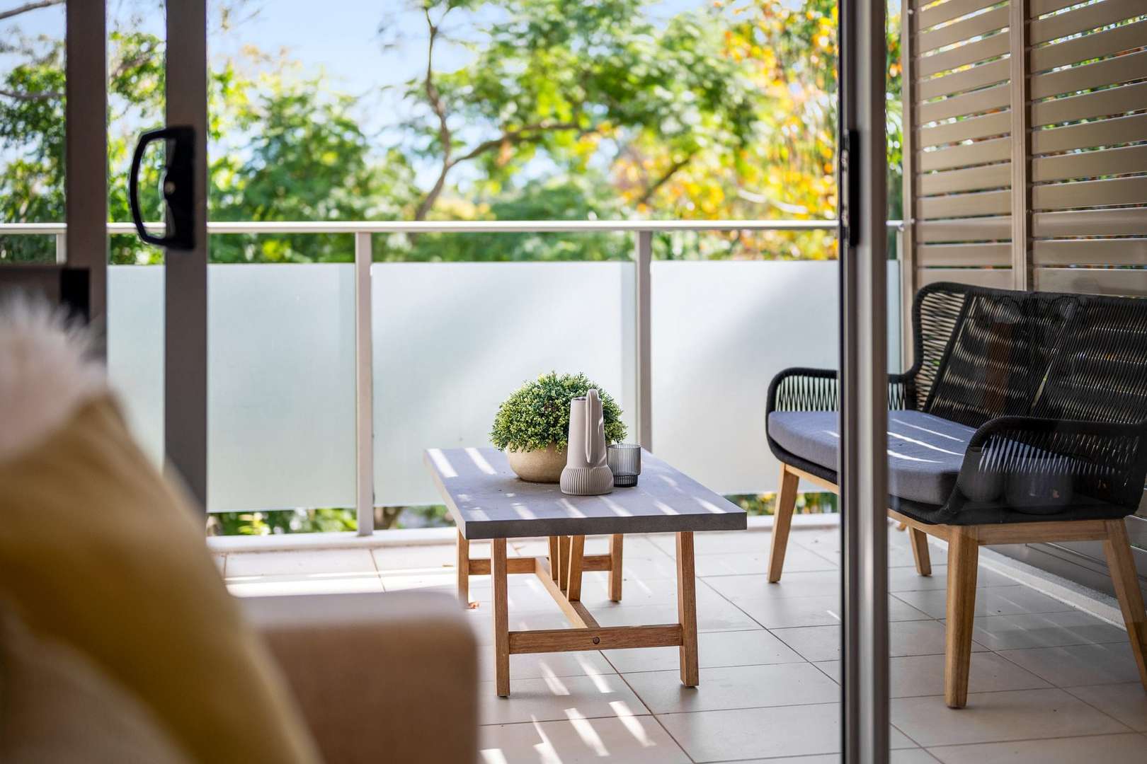 LIVE THE LUXE LIFE FOR LESS