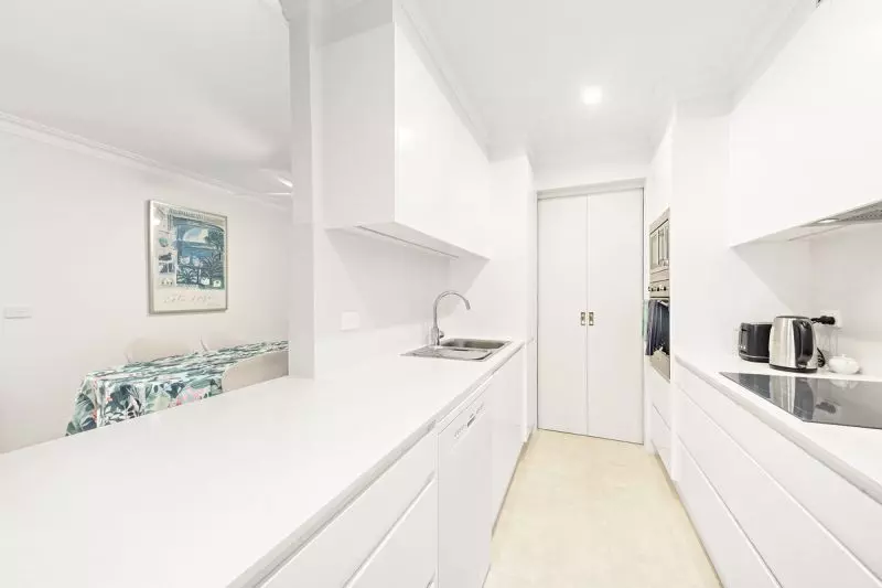 PREMIER LOCATION, NO EXPENSE SPARED RENOVATED DELIGHTFUL APARTMENT