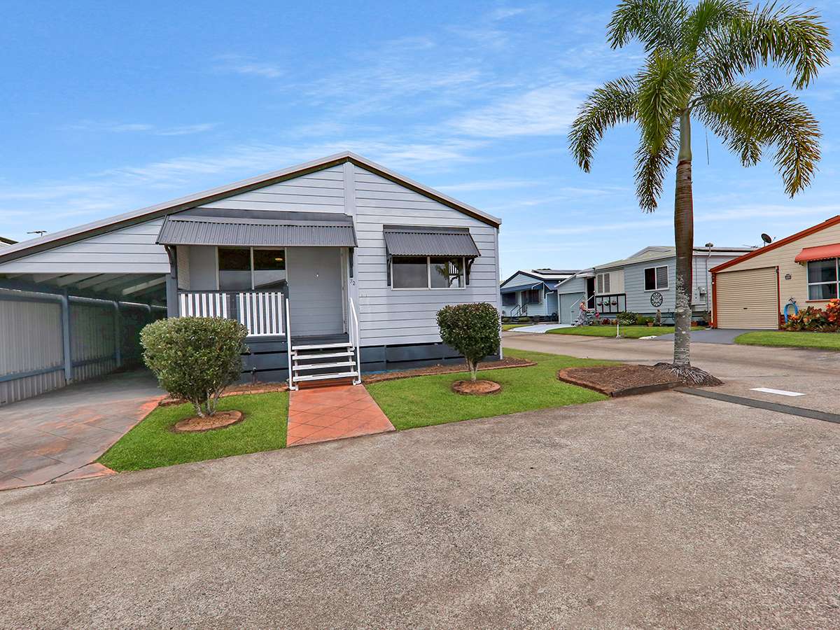 2 Bedroom Cottage - Corner Location - NEW Listing!