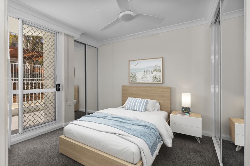 Beautifully renovated one bedroom serviced apartment with separate bedroom and ensuite plus kitchenette and terrace next to the pool area.