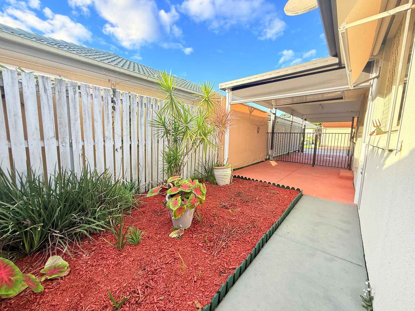 Tidy 2 bedroom home in an Over 50's Lifestyle complex