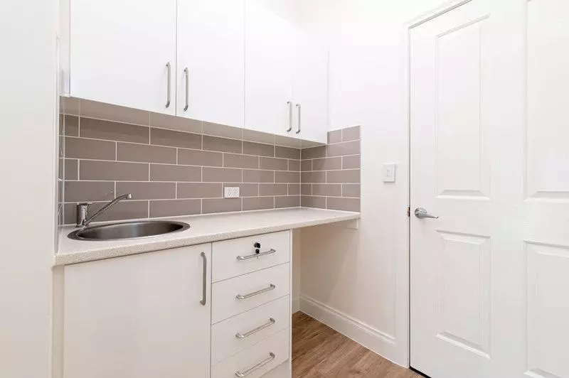 Spacious serviced apartment opening onto lovely communal courtyard