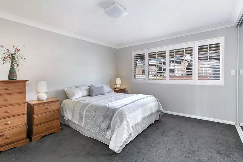 Perfectly located 3 bedroom unit with easy ramp access and glorious views.