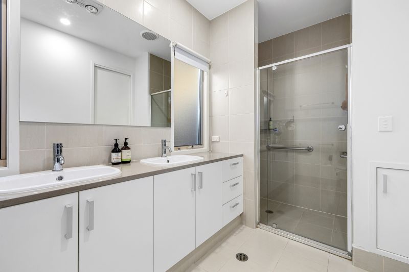 Natural Bushland Retreat- Luxury 3 bedroom Home with Study