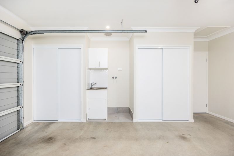 Modern Retreat with Alfresco Living!