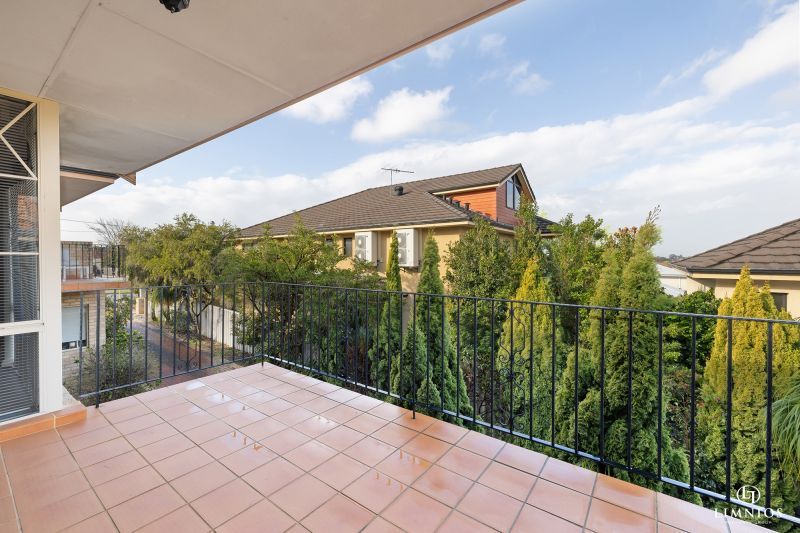 Top Of The Hill With City Views!