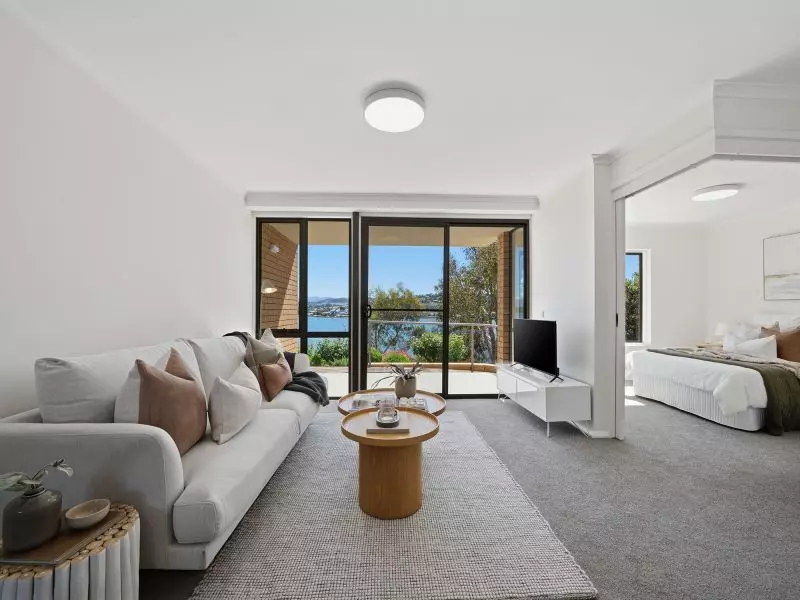 North Facing Villa With Views of Derwent River