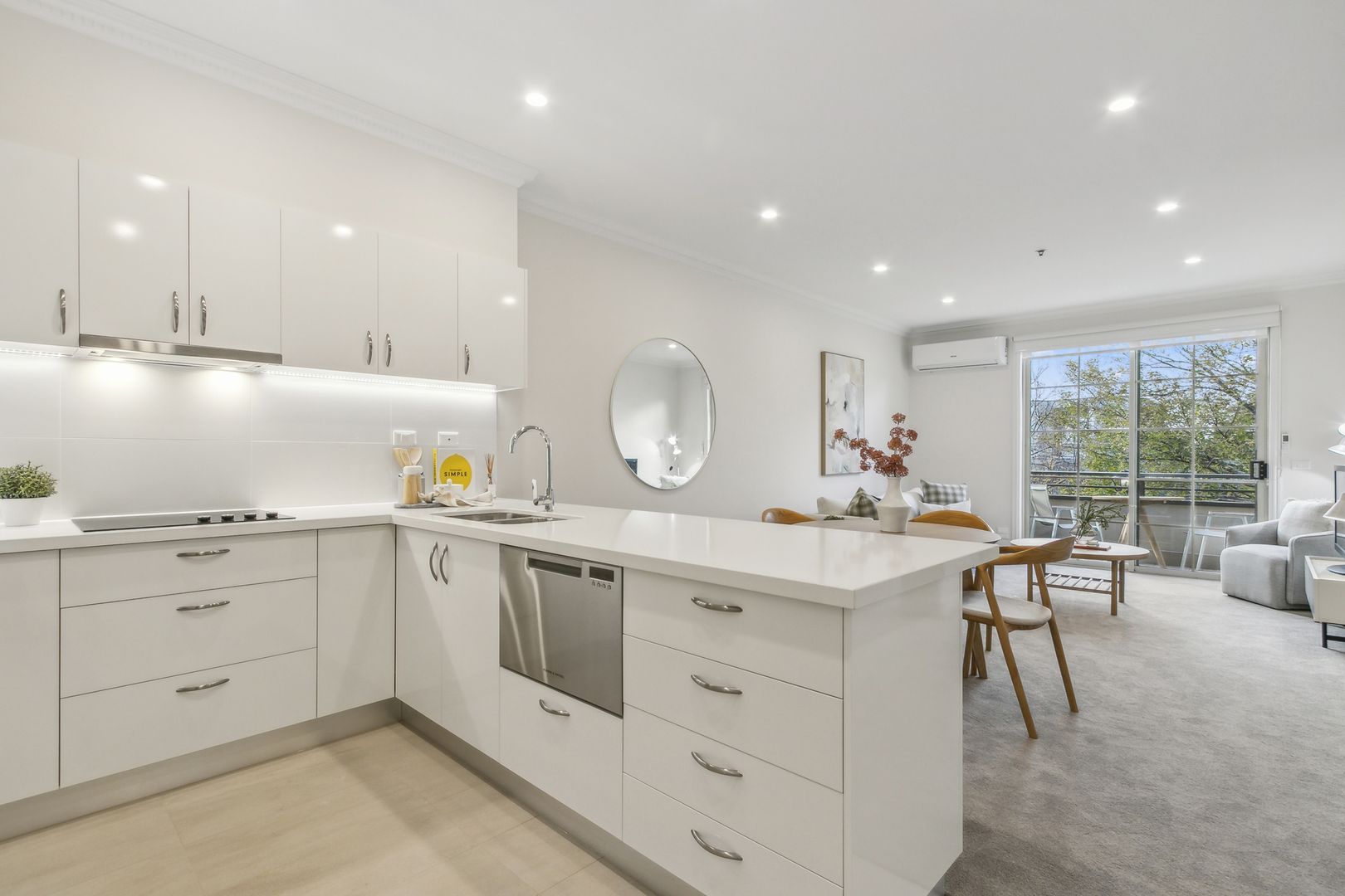 Double balcony apartment overlooking the garden