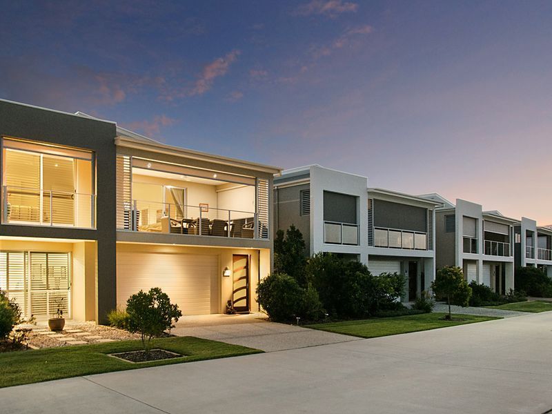 Luxury, Landing living