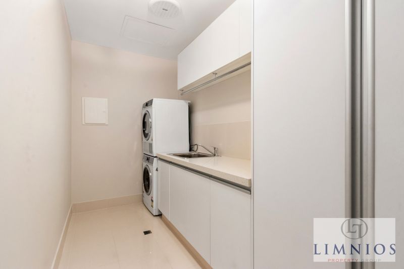 Super spacious, lock and leave Urban living