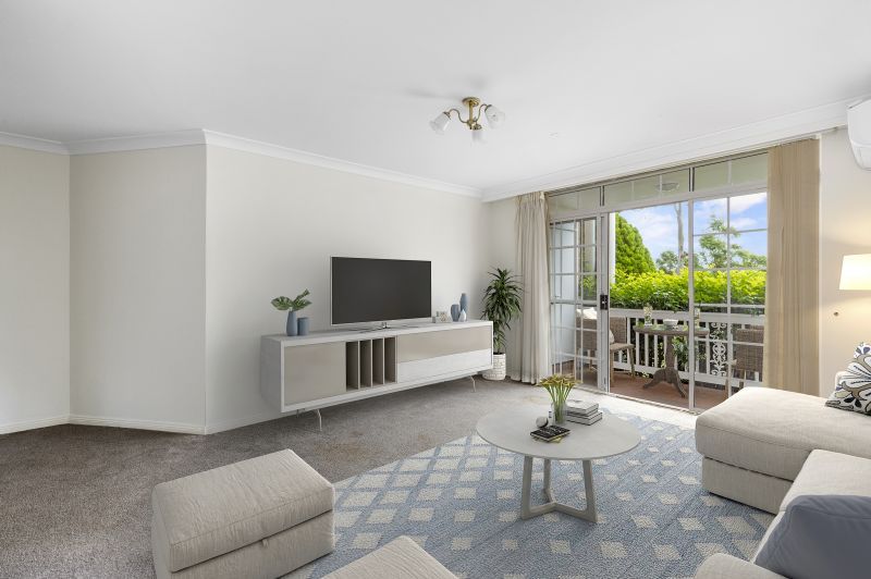 Stunning garden unit with sunny north-facing terrace and district views