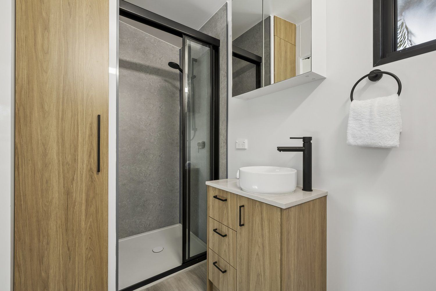 Modern Coastal Living – Low Maintenance, Move-In Ready