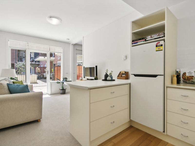 Bright and Fresh Retreat with Private Courtyard