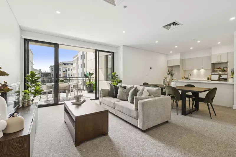 Stylish Space, Sunlit Private Balcony