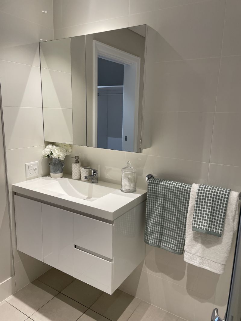 Discover the perfect blend of style and convenience in this beautiful apartment located in the heart of the Gabba