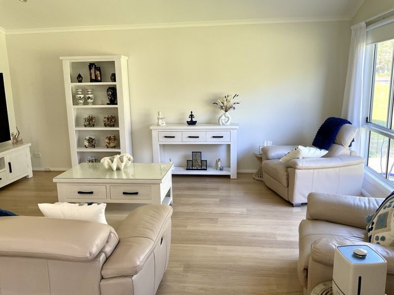 LARGE OPEN PLAN LIVING