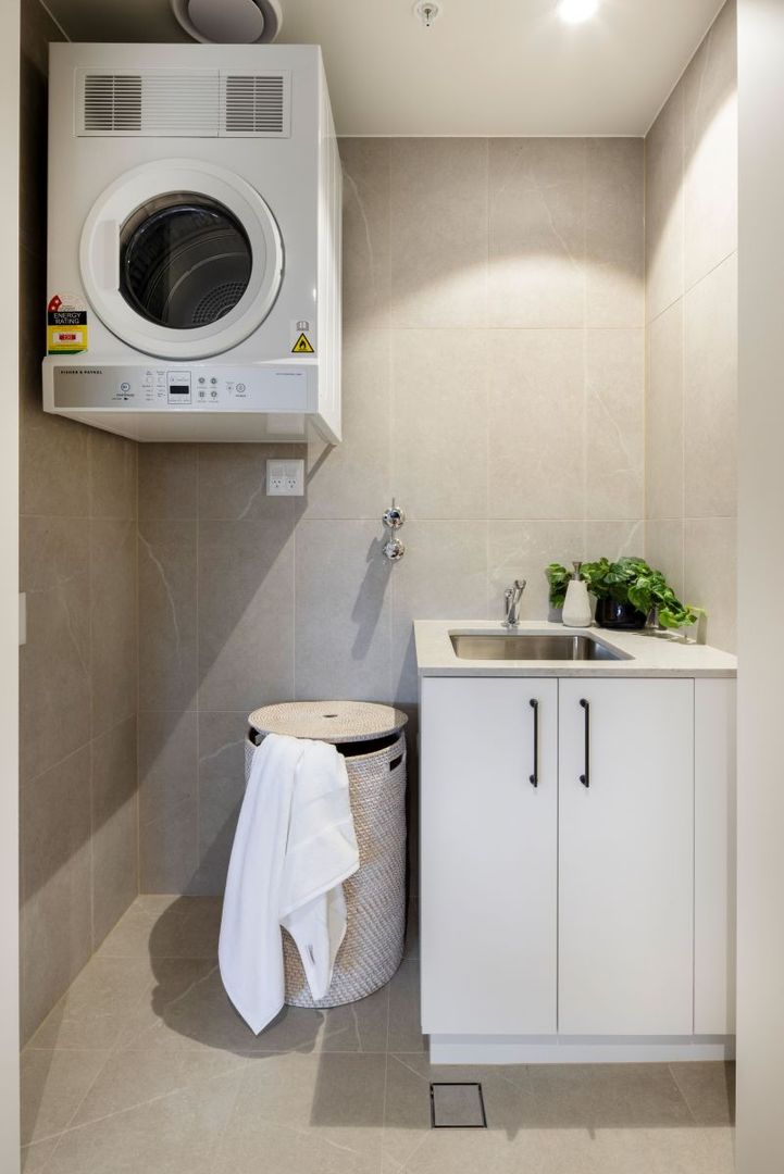 Spacious, light-filled 1-bedroom ground-floor apartment