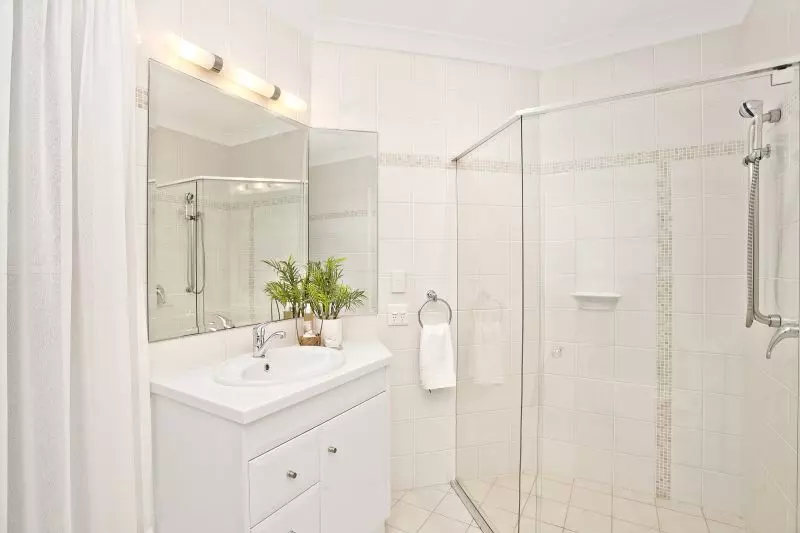 Luxury Retirement Living – Spacious fully renovated 3 bedroom villa with double garage.