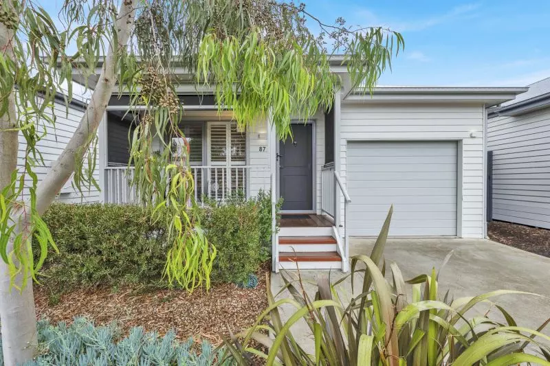 Lifestyle Communities Wollert - Stylish & Private 1 Bedroom + Study with Deck Access