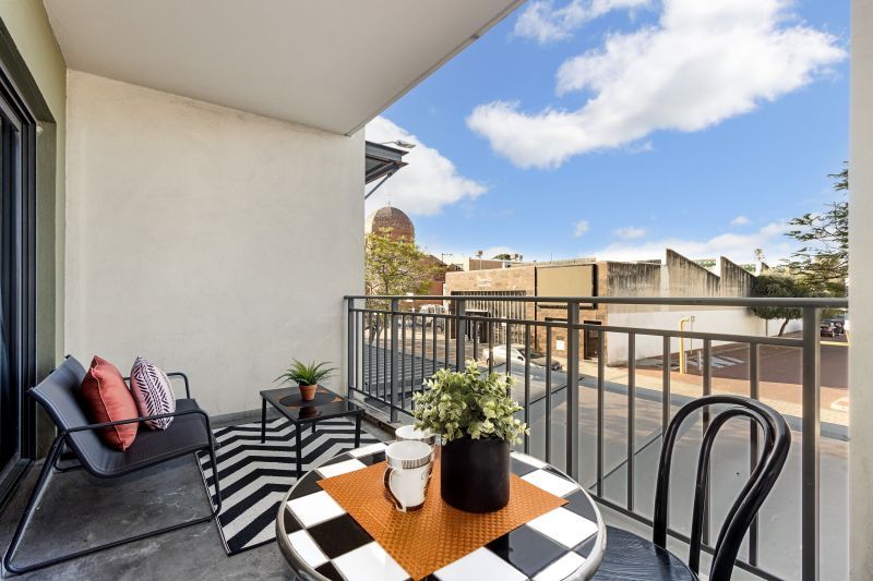 Light & Bright Living, Refurbished... See it to Believe it!!