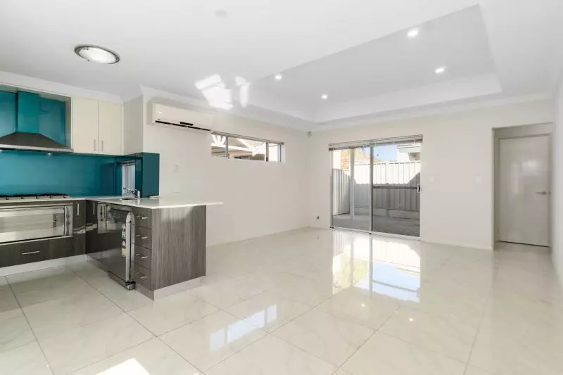 Ticking All Boxes: Location, Modern, Spacious & NO STRATA
