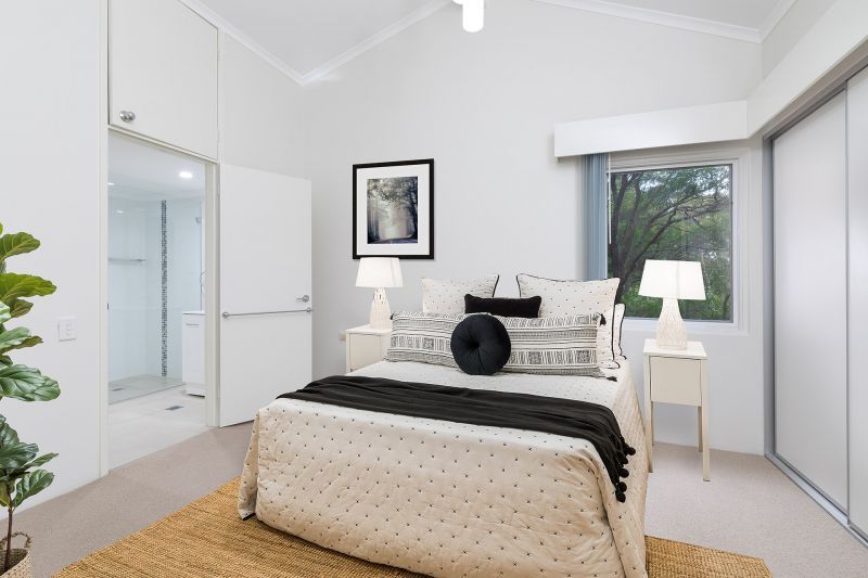 A home among the gum trees - Stunning outlook over Cromer Valley awaits new retirees!