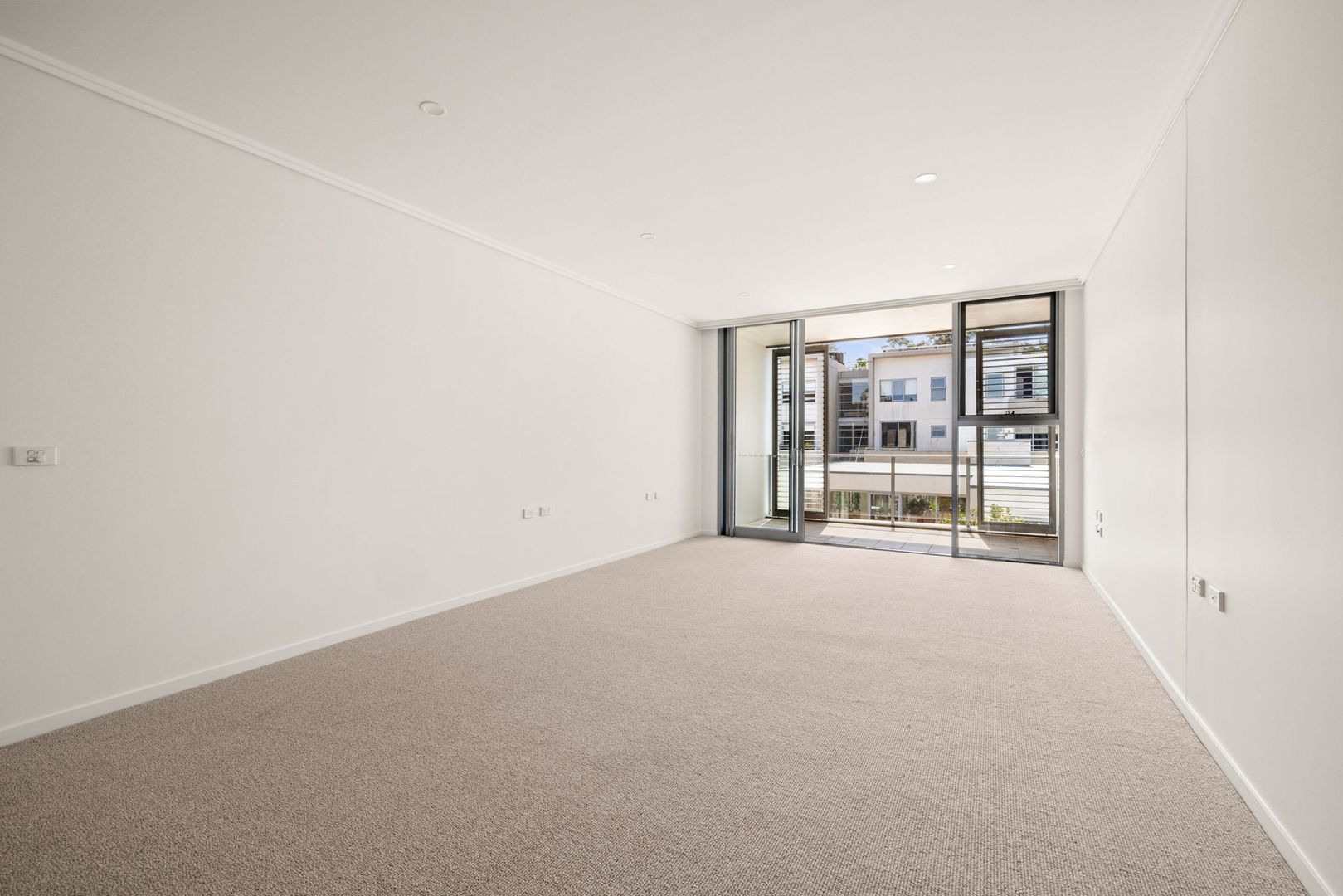 Newly Refurbished House-Sized Apartment In The Residences 